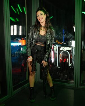 Foquinha Instagram - looks de festival: qual seu preferido? ✨ me inspirei na caixinha dos stories e selecionei alguns dos looks e makes que mais amei fazer em festivais nos últimos anos. Nos vemos no Rock in Rio semana que vem? 🖤 #RockinRio