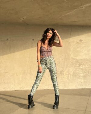 Foquinha Instagram - looks de festival: qual seu preferido? ✨ me inspirei na caixinha dos stories e selecionei alguns dos looks e makes que mais amei fazer em festivais nos últimos anos. Nos vemos no Rock in Rio semana que vem? 🖤 #RockinRio
