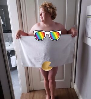 Fortune Feimster Instagram - Can’t wait to finish filming Fubar in Europe. The thing I’m most excited about, you ask? The tiny towels.