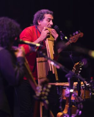 Francisca Gavilán Instagram - Gracias Rancagua!!! A toda su gente por el cariño!! 
“El Grito de la Raza” de @grupoillapu compañeros queridos!!! Gracias a cada uno de ustedes por su inmenso talento, rigurosidad, generosidad, cariño, risas, ensayos, conversaciones, los voy conociendo de a poco uno a uno y son hombres fabulosos! ♥️♥️
Llevo conmigo esta obra mágica y heroica en  la piel. 

Seguimos esta gira hermosa en Noviembre en Curicó!!! Que siga que siga!!! Nos vemos en un rato!!! 🫶🏻♥️

Roberto Márquez
José Miguel Márquez 
Cristian Márquez 
Carlos Elgueta 
@alfred.rayo 
@sidney.bataca2 
@herbert.mibsax 

A las bellas @catacatarsis y @marinazade 

@osvaldoenruta 
@pflores 
@tiburon_boliviano y a todos los que están detrás de este espectáculo, gran equipo! ✊🏼

Fotos @mja.tmt