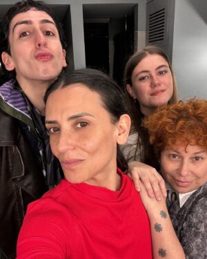 Francisca Gavilán Instagram - Hermoso equipo para  @sanfic 20 @sanficindustria @storyboardm_ 🎬❤️

Conjunción de amistad y talento.
Gracias gracias amigues!! Detrás de esto hay mucho trabajo y cariño. Y risas!! 

Felipe es @fims.cl @fimmmssss diseñador chileno, amigo querido con el que venimos trabajando hace ya un tiempo, hizo para mí este vestido blanco hermoso y total look, que sería parte de un 4to proyecto en conjunto. 🤍
@marganilo mi amiga de años! Y los mismos llevamos trabajando juntas, Margarita talentosa que me conoce y sabe cómo maquillarme, pelo y colores. Gracias Marga! 
@bimbaylola 💎🩶

#team #sanfic #cine #festival #actriz