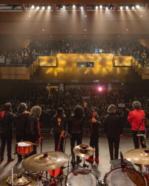 Francisca Gavilán Instagram - Gracias Rancagua!!! A toda su gente por el cariño!! 
“El Grito de la Raza” de @grupoillapu compañeros queridos!!! Gracias a cada uno de ustedes por su inmenso talento, rigurosidad, generosidad, cariño, risas, ensayos, conversaciones, los voy conociendo de a poco uno a uno y son hombres fabulosos! ♥️♥️
Llevo conmigo esta obra mágica y heroica en  la piel. 

Seguimos esta gira hermosa en Noviembre en Curicó!!! Que siga que siga!!! Nos vemos en un rato!!! 🫶🏻♥️

Roberto Márquez
José Miguel Márquez 
Cristian Márquez 
Carlos Elgueta 
@alfred.rayo 
@sidney.bataca2 
@herbert.mibsax 

A las bellas @catacatarsis y @marinazade 

@osvaldoenruta 
@pflores 
@tiburon_boliviano y a todos los que están detrás de este espectáculo, gran equipo! ✊🏼

Fotos @mja.tmt