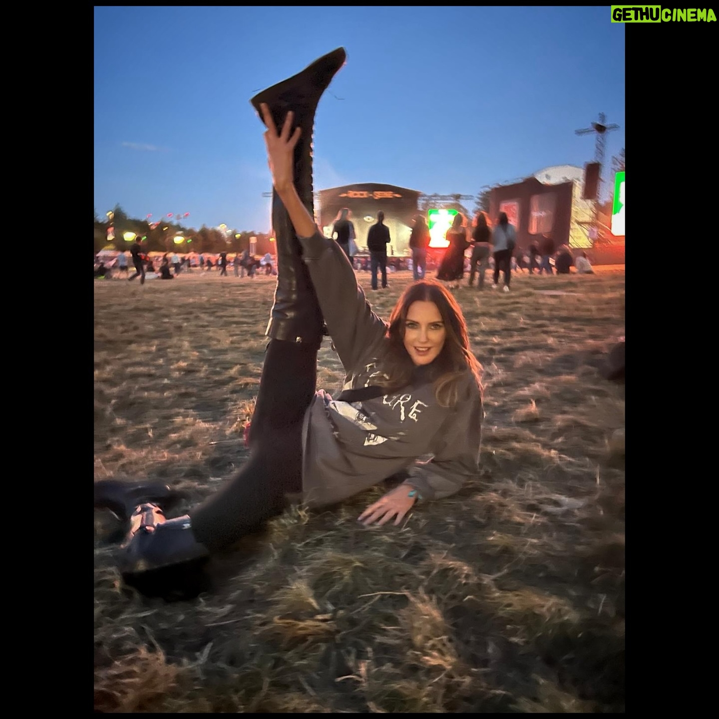 Frédérique Bel - 8.4K Likes -