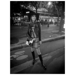 Frédérique Bel Instagram - @carelparis  #parisstyle #paris #bottes #vinyl #sac #70s #seventies #retro #fashionRetro #model #actriess #frenchActress