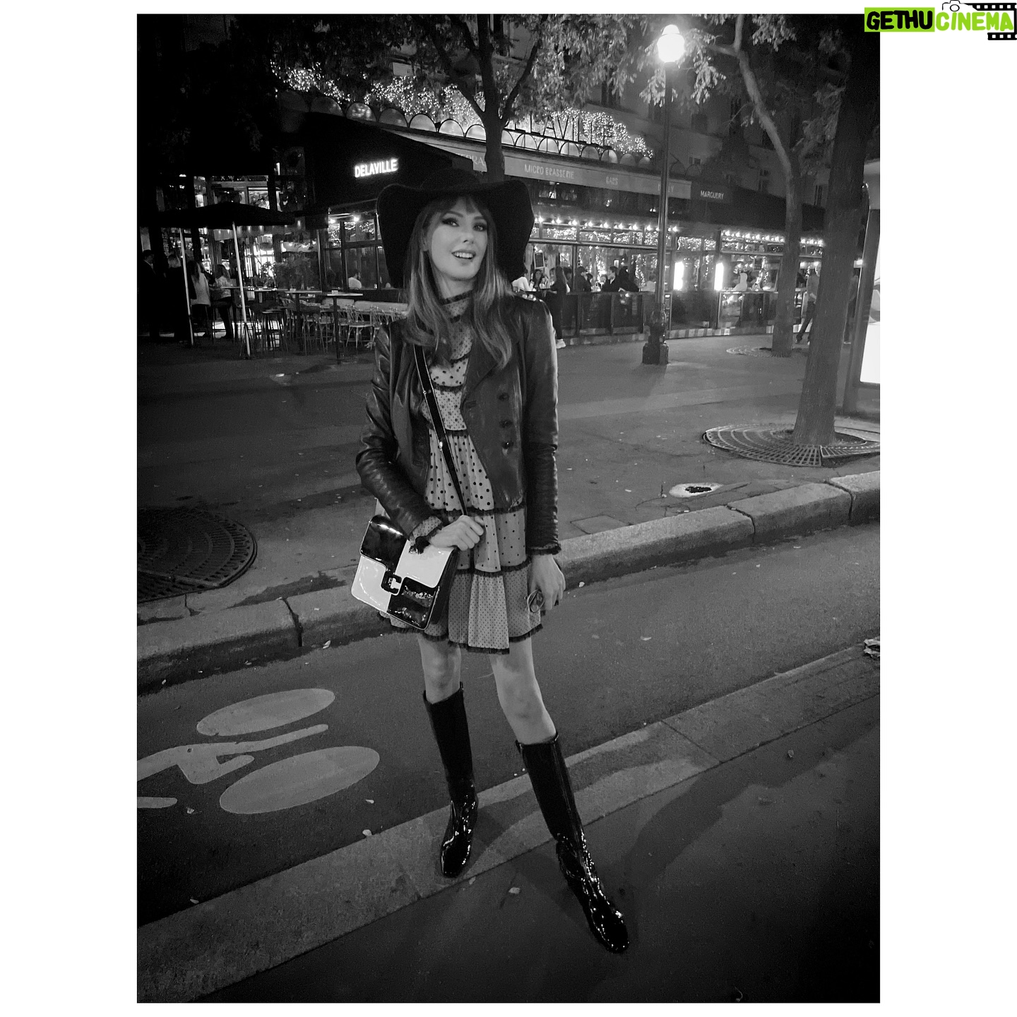 Frédérique Bel - 7.5K Likes - @carelparis #parisstyle #paris #bottes #vinyl #sac #70s #seventies #retro #fashionRetro #model #actriess #frenchActress