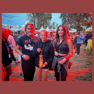 Frédérique Bel Instagram - Croiser la flamme 🔥 olympique en allant chercher une bière ça c’est aussi la France 🇫🇷 @renaud_santa_maria  #Paris @rockenseine @lcdsoundsystem