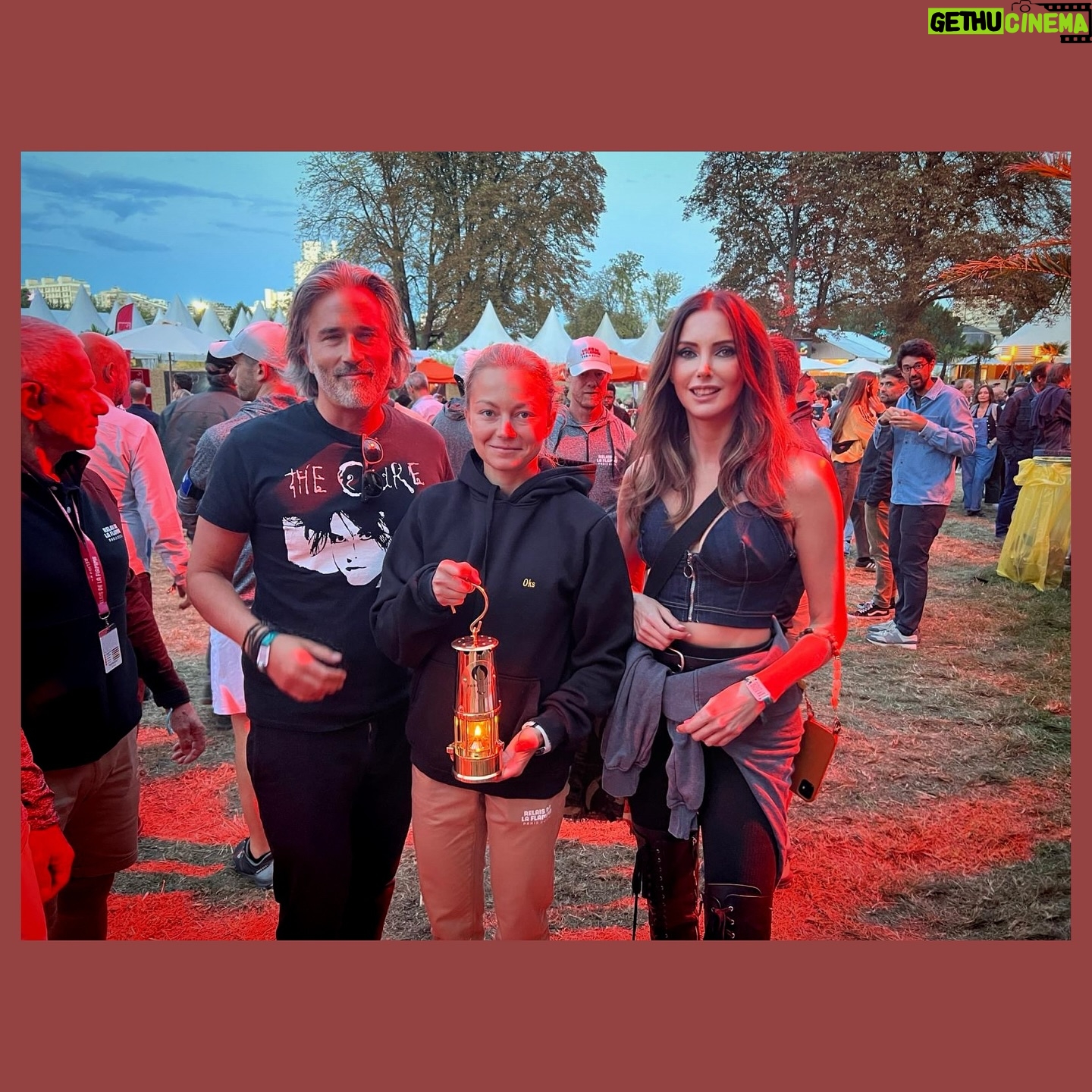 Frédérique Bel - 6.8K Likes - Croiser la flamme 🔥 olympique en allant chercher une bière ça c’est aussi la France 🇫🇷 @renaud_santa_maria #Paris @rockenseine @lcdsoundsystem