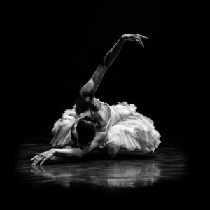 Fumi Kaneko Instagram - The Dying Swan 🩶

First time dancing this masterpiece, 4 performances altogether in Cape Town @artscapetheatre 🦢 each time found different feelings and emotions. I was really sad not to be dancing @vadimmuntagirovofficial first time creation we were working on together, but he still gives me the biggest inspiration and smiles even in a tough time 😇 

Really appreciate the love and warm support I felt from the audience. 🙏🌟✨💫 

And thank you @ruthsmithcreates for capturing these moments 🪽