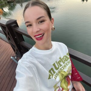 Funda Güray Instagram - Hangi fotoğraf bir olmalıydı sorunsalıma ortak olun 🍎

#outfitoftheday #oodt #photooftheday