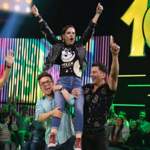 Gabriela Platas Instagram - Una vida de rock and roll y más nada!!! 🤘🏻🤘🏻
Hoy en #MeCaigoDeRisa @sargentoleon y @yahirmusic