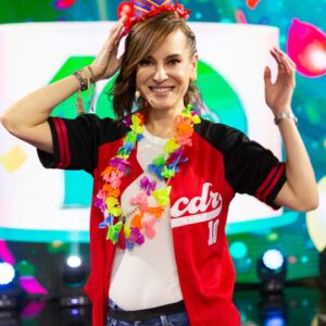 Gabriela Platas Instagram - Gracias MCDR por darme una hermosa familia disfuncional. Por poder dar tanta alegría a las personas que nos ven. Por ser un sueño cumplido de mi infancia. Qué enorme fortuna que mi trabajo sea jugar, disfrazarme y reír. Gracias vida! Gracias hermanos!
@mecaigoderisaof @lalosuarez @vilu_ramirez @yahirvega
