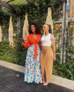 Gaosi Raditholo Instagram - @nerowineglobal launched it’s Rose ✨🥂✨ ! A beautiful moment to celebrate @mokoenalive & your Hard work! The event was immaculate! Launch 🚀- An Incredible success. The journey is incredibly inspiring, quality wine & quality life. Cheers to a grand moment and another massive milestone. 

Thank you for having me! ✨🌹🍃🌻✨💕✨