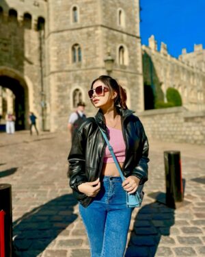 Garima Sharma Instagram - Creating memories 🇬🇧 
#travel #lifeisfun #gratefultouniverse #keepsmiling #london #Uk