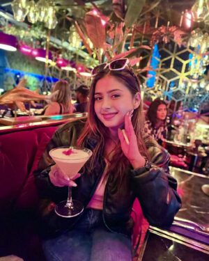 Garima Sharma Instagram - Creating memories 🇬🇧 
#travel #lifeisfun #gratefultouniverse #keepsmiling #london #Uk