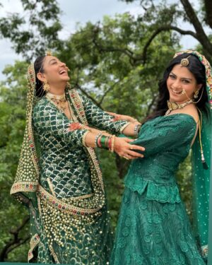 Garvita Sadhwani Instagram - This girl is all heart ❤️… the first time I met her was on our set of #yrkkh when we had our integration episode with the show Baatein Kuch Ankahin Si #bkas.. we instantly hit it off… she mentioned that she had not missed a single episode of Sasuraal Genda Phool and had seen it more than once… but that was not the reason for us to click n like each other… digged deep n came to know that her Mom hailed from DehraDun and was a pahadan like me… ahaan! So that was the unknown reason… Garvita … Gravity as I call her …. A caring , warm, inteligent, beauiful and a loving person.. and top it up… a fantastic Actor. Blessings n love to my Pahadan ki bitiyaan.  @garvita.ig 
 #yrkkh #bts #vidya_yrkkh #vidya #ruhi