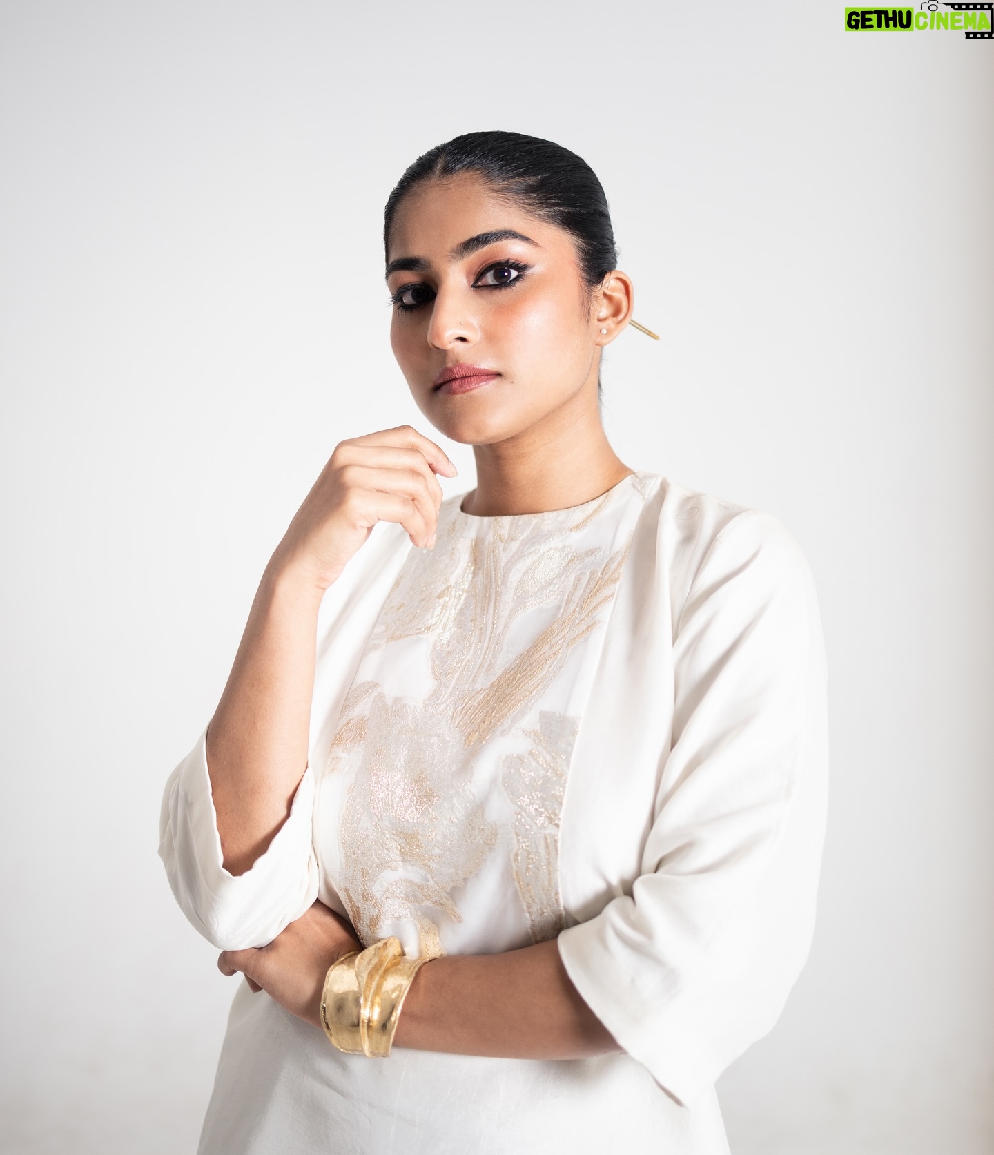 Gayathri Ashok - 3.5K Likes - Premiere ready 💙✨
Shot by @premsampaul
Wearing @korvaiapparel
Makeup & Hair @zara___makeover
Styling @leah_palathinkal
#footagemalayalammovie #moviepremiere #redcarpet