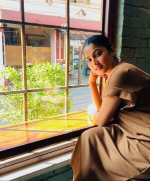 Gayathri Ashok Instagram - Act natural, she said.. try cheythu guysss💁🏻‍♀️🌸✨

📷 @oceanv95