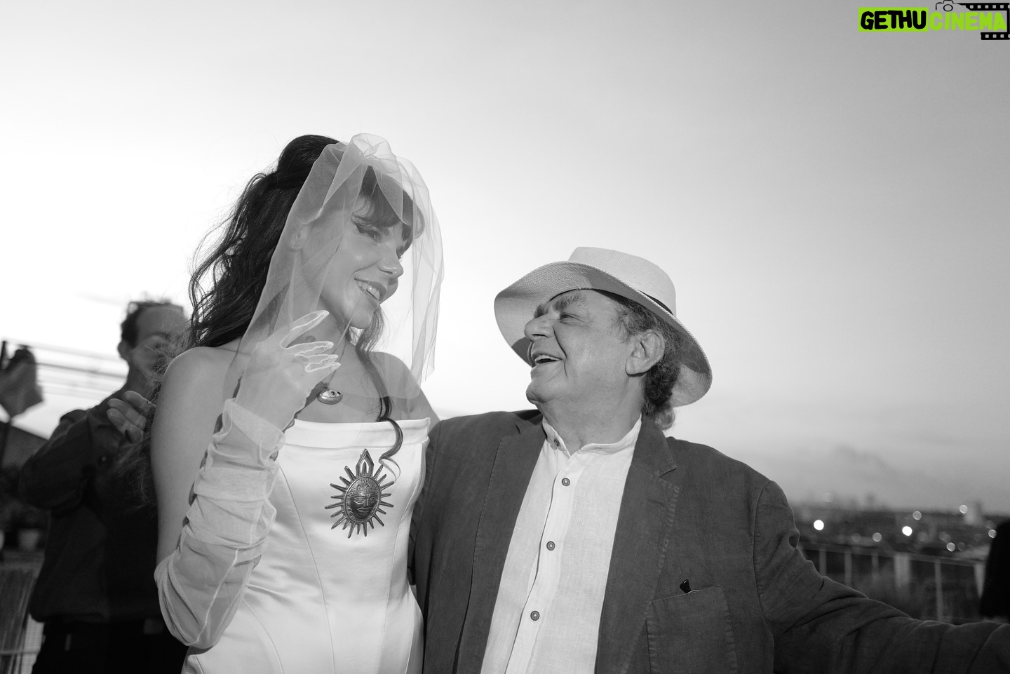 Gaye Su Akyol - 32.4K Likes - 01.09.2024 w. familyš«
imzagünü
šø @aylingungorphotography