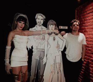Gaye Su Akyol Instagram - Önümüzdeki birkaç ay bu fotoları paylaşıcam herkes sığınaklara diye uyarmıştım Part II
🍸♥️🍸
3.9.2024 @blind_istanbul
📸 @edanryilmz / mey