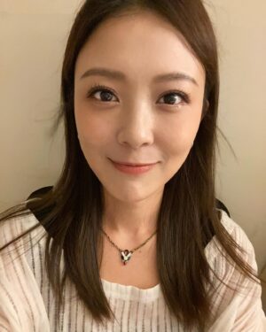Genie Chuo Instagram - 中啾節快樂😘
吃好喝滿睡飽飽～