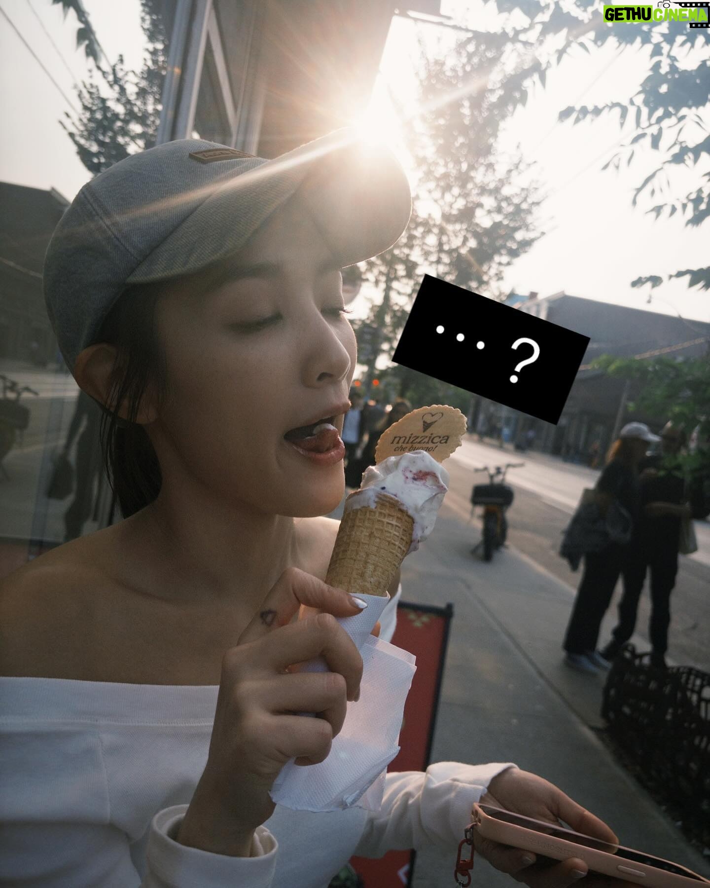 Gingle Wang - 98.7K Likes - :
1. 朵拉推薦的厲害冰 連吃三天不是問題
2. 但表情管理是個問題
3. 迷路的me決定先拍照
4. 我很喜歡楓葉,可能是因為我姐也叫maple的關係
5. 一日農場
6. 下次再見啊,南瓜們🎃