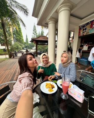 Girindra Kara Instagram - Perselfiean Puncak~