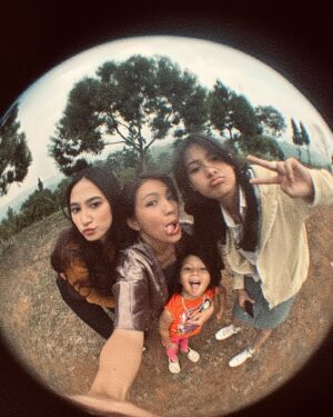 Girindra Kara Instagram - Perselfiean Puncak~