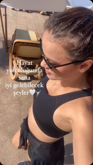 Gizem Denizci Instagram - Bunlar benim hayat yolculuğumda bana iyi gelen şeyler 🫠🤍 Sen seninkileri buldun mu? Bulduysan neymiş onlar öğrenebilir miyiz? 😍🙂‍↔️🙌🏻⬇️ (ister istemez birçok marka göründüğü için #reklam yazayım:))