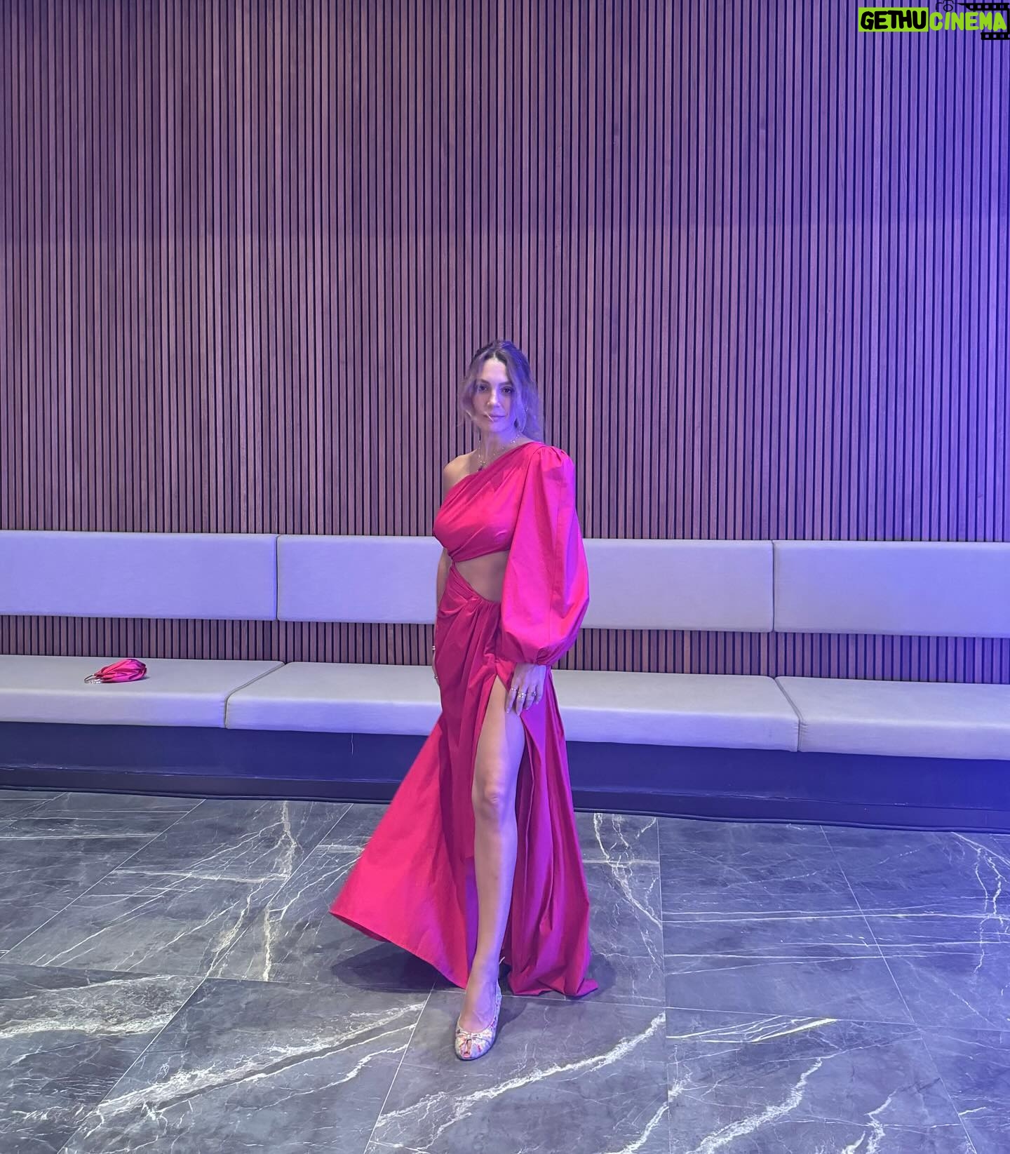 Gökşen Ateş - 2.4K Likes - niçin bana haber vermediniz hepinizin siyah giyineceğini?