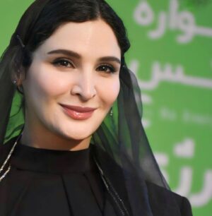 Golab Adine Instagram - صفحه ى ا-
صد افسوس كه آب و نيروى برق در دسترس بسيارى از مردم ما نيست . 
همراه با آقاى داريوش فرهنك در اولين جشنواره " با انرژى " مراسم پايانى