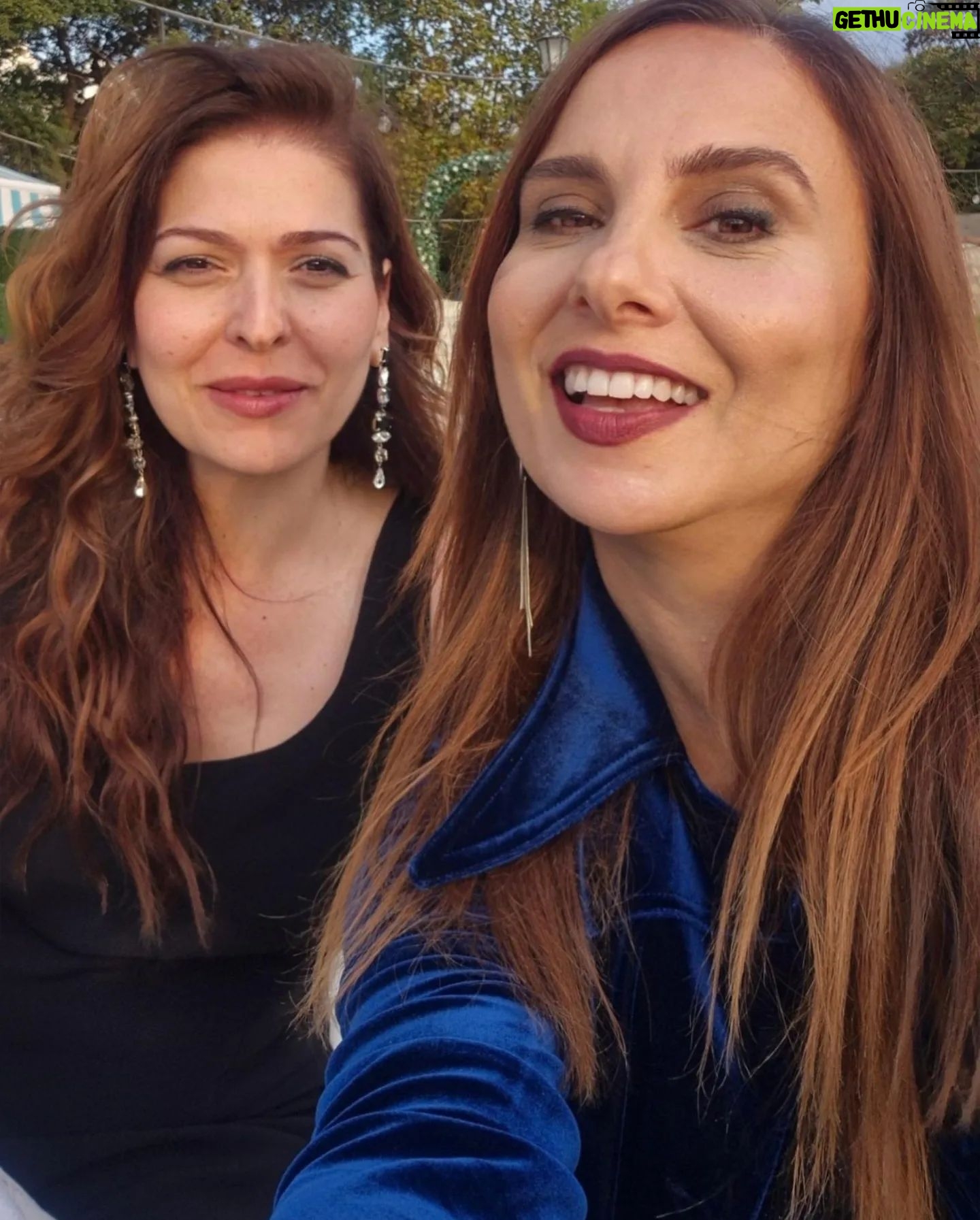 Goncagül Sunar - 2.9K Likes - 35 yılı aşmış dostluklar...💐🌺 en yakın arkadaşım kızını evlendirdi isimli fotoğraf serisi💃👰♂️🤵👭🥳 ya da bir nevi düğün dumb 💐💐 @demica.handmade @figenhno @filizertani @sennursunar