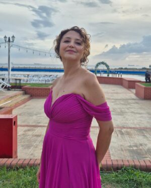 Goncagül Sunar Instagram - 35 yılı aşmış dostluklar...💐🌺 en yakın arkadaşım kızını evlendirdi isimli fotoğraf serisi💃👰‍♂️🤵👭🥳 ya da bir nevi düğün dumb 💐💐 @demica.handmade @figenhno @filizertani @sennursunar