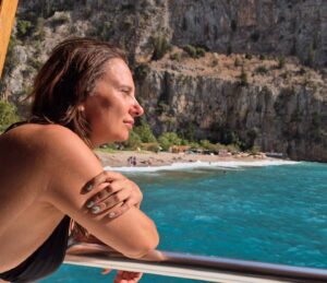 Goncagül Sunar Instagram - Kelebekler vadisi koylar vs..yaz uzadı mı ne 🏝🏖