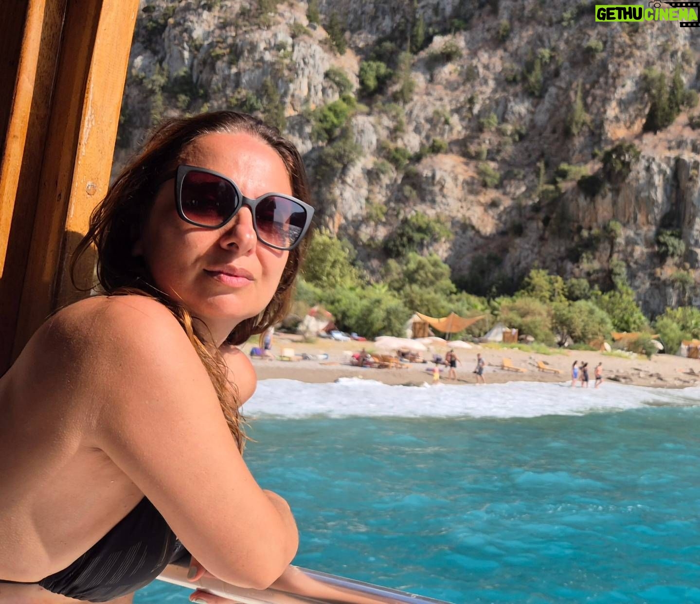 Goncagül Sunar - 2.6K Likes - Kelebekler vadisi koylar vs..yaz uzadı mı ne 🏝🏖