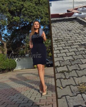 Goncagül Sunar Instagram - 35 yılı aşmış dostluklar...💐🌺 en yakın arkadaşım kızını evlendirdi isimli fotoğraf serisi💃👰‍♂️🤵👭🥳 ya da bir nevi düğün dumb 💐💐 @demica.handmade @figenhno @filizertani @sennursunar