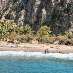 Goncagül Sunar Instagram - Kelebekler vadisi koylar vs..yaz uzadı mı ne 🏝🏖