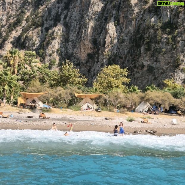 Goncagül Sunar - 2.6K Likes - Kelebekler vadisi koylar vs..yaz uzadı mı ne 🏝🏖