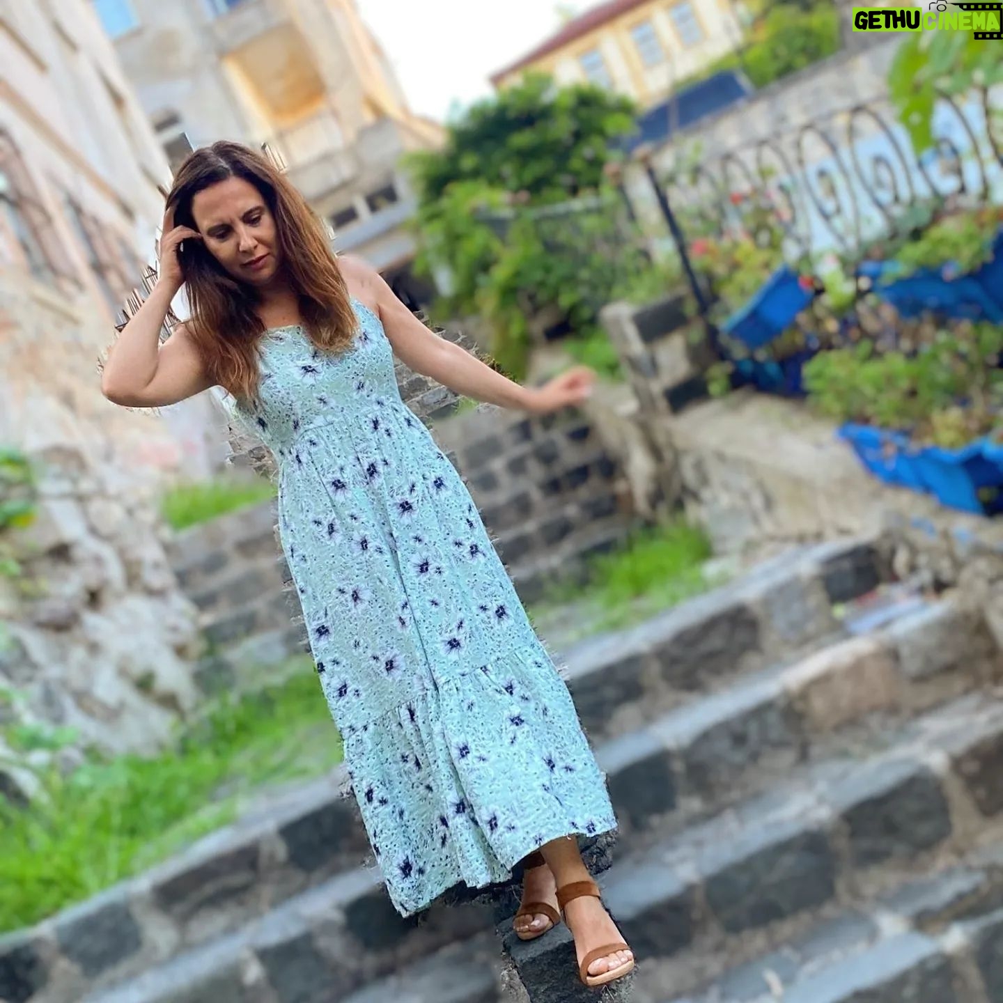 Goncagül Sunar - 2K Likes - Ünye' de son iki gün...gün batımları, seramik atölyesi macerası, ala turca restoran sofraları, güzel sohbetler, keyifli bir film ve set..her şey birer anıya dönüşüyor sonrasında🌻🙏
📌teşekkürler @zeyneppygt o tatlı seramik atölyenizde bizi nefis ağırladınız🙏
