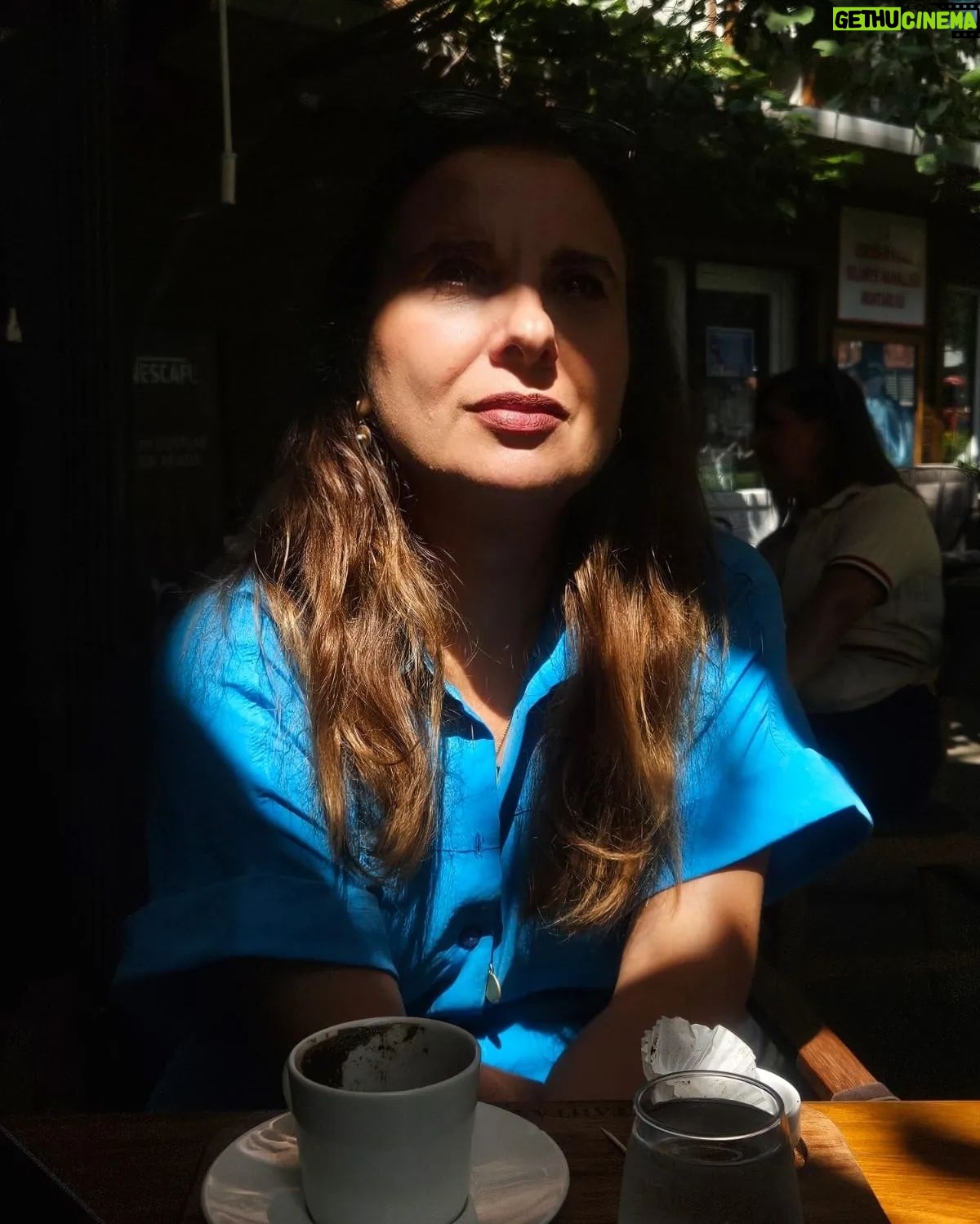 Goncagül Sunar - 2.5K Likes - Yoruldum çirkinlik ve kötülükten..güzel şık berrak detayların huzuruna ihtiyaç var