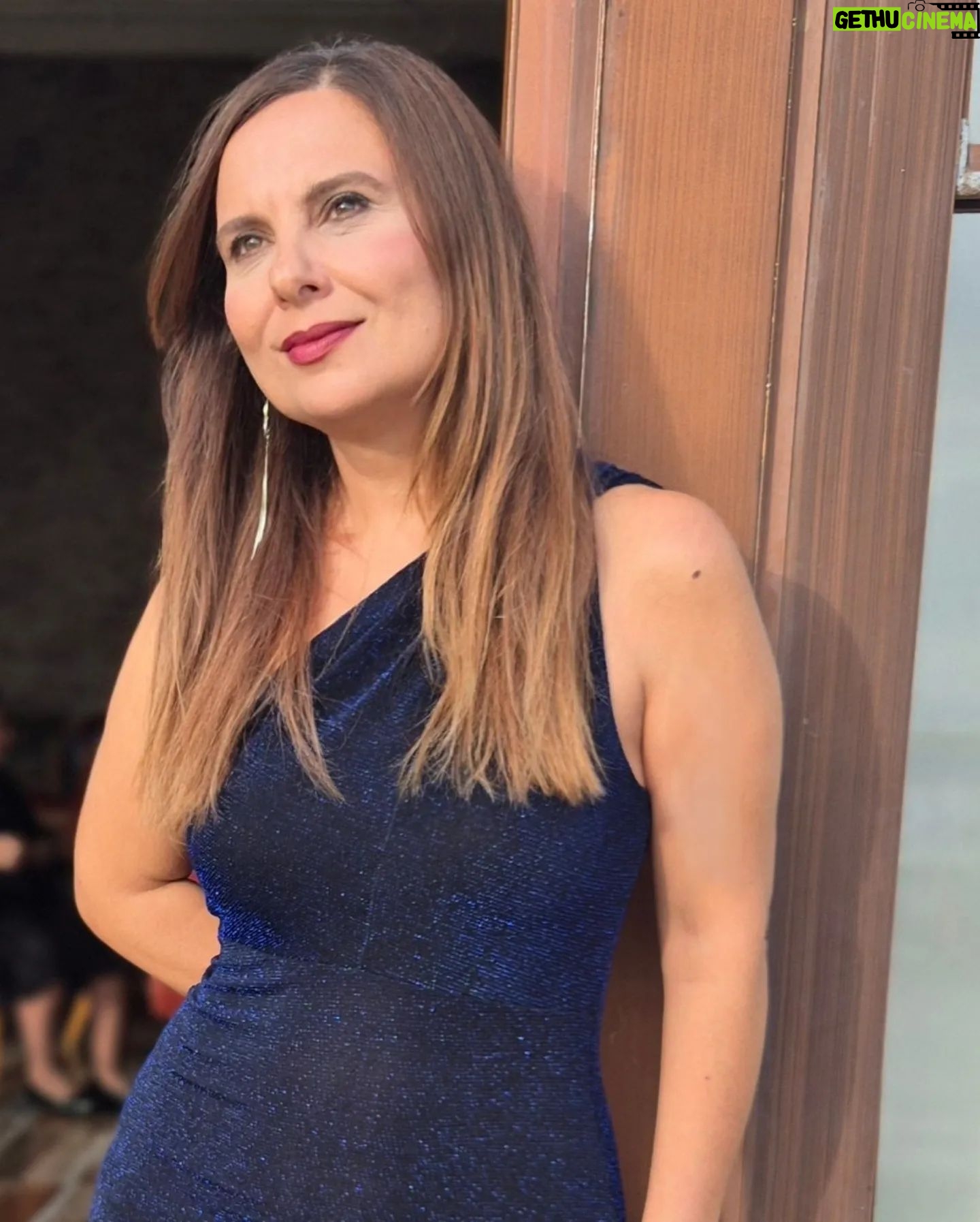 Goncagül Sunar - 2.9K Likes - 35 yılı aşmış dostluklar...💐🌺 en yakın arkadaşım kızını evlendirdi isimli fotoğraf serisi💃👰♂️🤵👭🥳 ya da bir nevi düğün dumb 💐💐 @demica.handmade @figenhno @filizertani @sennursunar