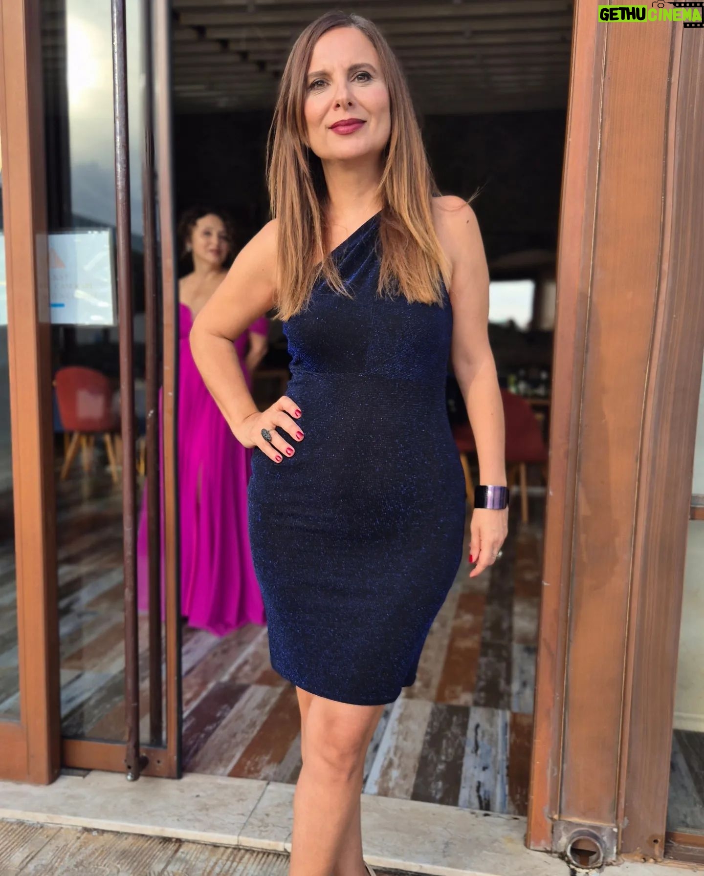 Goncagül Sunar - 2.9K Likes - 35 yılı aşmış dostluklar...💐🌺 en yakın arkadaşım kızını evlendirdi isimli fotoğraf serisi💃👰♂️🤵👭🥳 ya da bir nevi düğün dumb 💐💐 @demica.handmade @figenhno @filizertani @sennursunar