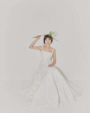 Gong Min-jeung Instagram - 언니 고마워요 💐 
오래 마음에 남을 인생 기록 
@greenywater 함께