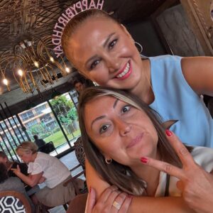 Gülden Avşaroğlu Instagram - Partiler dostlarla güzel 🧿🧿🧿 #kiraz10yasinda🌸 🦋