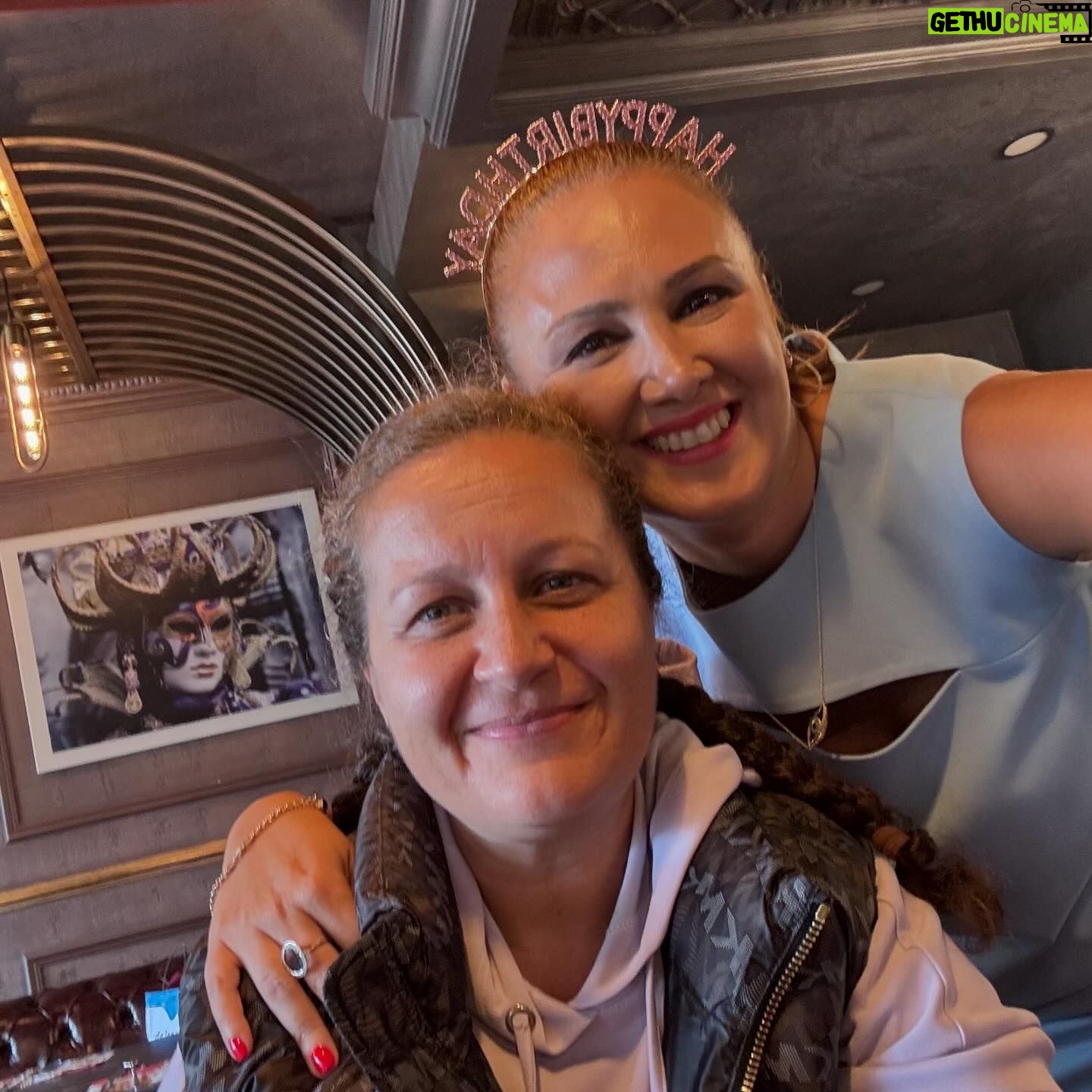 Gülden Avşaroğlu - 493 Likes - Partiler dostlarla güzel 🧿🧿🧿 #kiraz10yasinda🌸 🦋