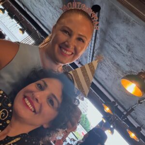Gülden Avşaroğlu Instagram - Partiler dostlarla güzel 🧿🧿🧿 #kiraz10yasinda🌸 🦋