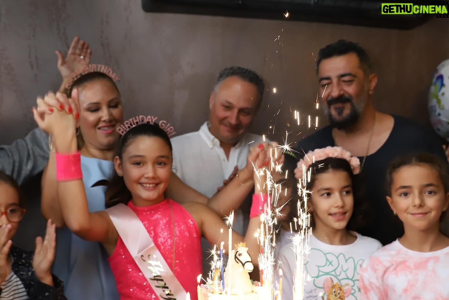 Gülden Avşaroğlu - 520 Likes - Yaşasın parti ruhu 🧿🧿🧿 #kiraz10yasinda 🦋🦋🦋