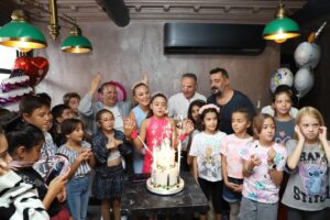 Gülden Avşaroğlu Instagram - Yaşasın parti ruhu 🧿🧿🧿 #kiraz10yasinda 🦋🦋🦋