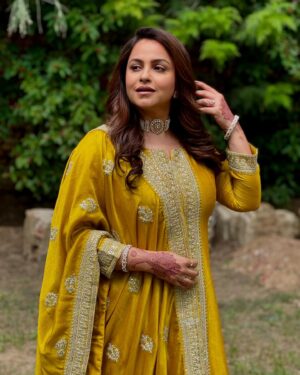 Gurdeep Kohli Instagram - Festive ready…. And you????
#letthefestivitiesbegin🎉 #instafashion #lovemylenses📸📸 #instagram

Hair @vaishairstylist 
Makeup @makeup_by_mujahid