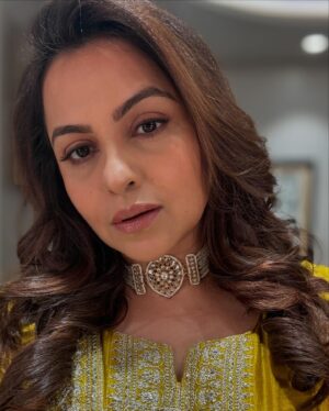 Gurdeep Kohli Instagram - Festive ready…. And you????
#letthefestivitiesbegin🎉 #instafashion #lovemylenses📸📸 #instagram

Hair @vaishairstylist 
Makeup @makeup_by_mujahid
