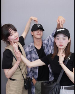 Ha Da-in Instagram - 소중이들, 지훈이 연극행👆🏻👉🏻👈🏻👇🏻
미소가득 #인생네컷
The NUTS #너츠 ✌🏼👍🏼